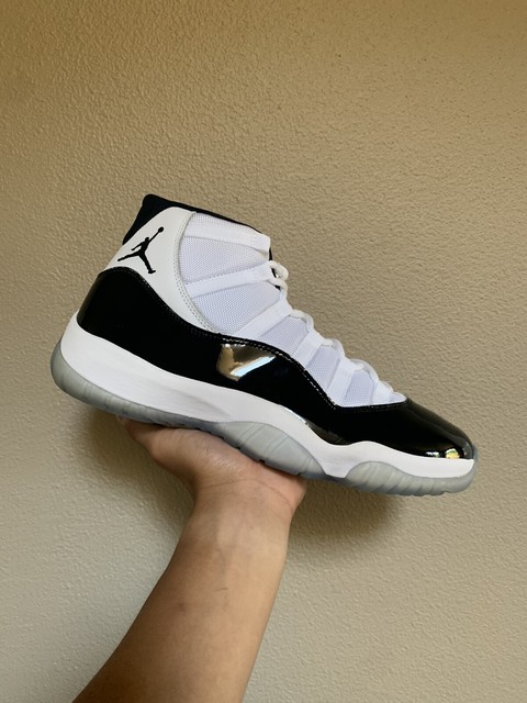 black and white jordans 11 concords