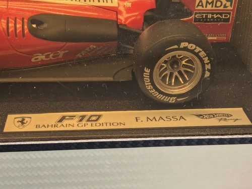 Modellautos 1:18 Hot Wheels Racing Ferrari F10 GP Bahrain Massa Ungeöffnet OVP - Afbeelding 3 van 13