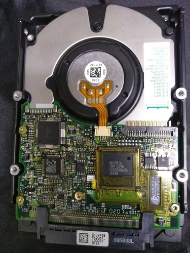 HP IBM DNES-318350 18.2GB Ultra 2 SCSI Hard Drive P/N: 25L2102 - Picture 2 of 2