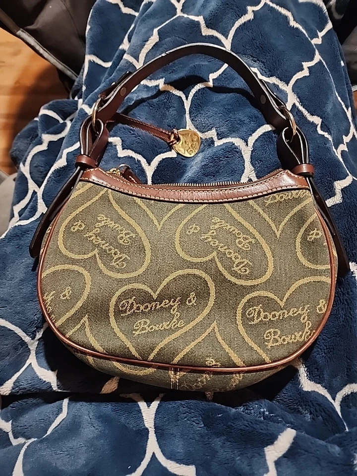 Bolso Cartera De Colección Dooney & Bourke Denim Hearts Cuero Verde Oliva y Marrón Ámbar Foto 2 de 4