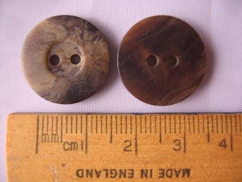 10 x Brown Shades Marble Plastic Buttons Made in England 18mm 2 holes SALE - Picture 2 of 3