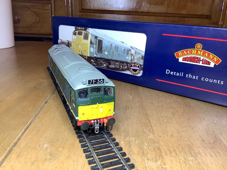 Bachmann 32-325 BR Green Class 25 Diesel Locomotive D5211 | eBay UK