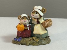 Wee Forest Folk Retired Miniature Figurine M-199 We Gather Together (AP) 1994