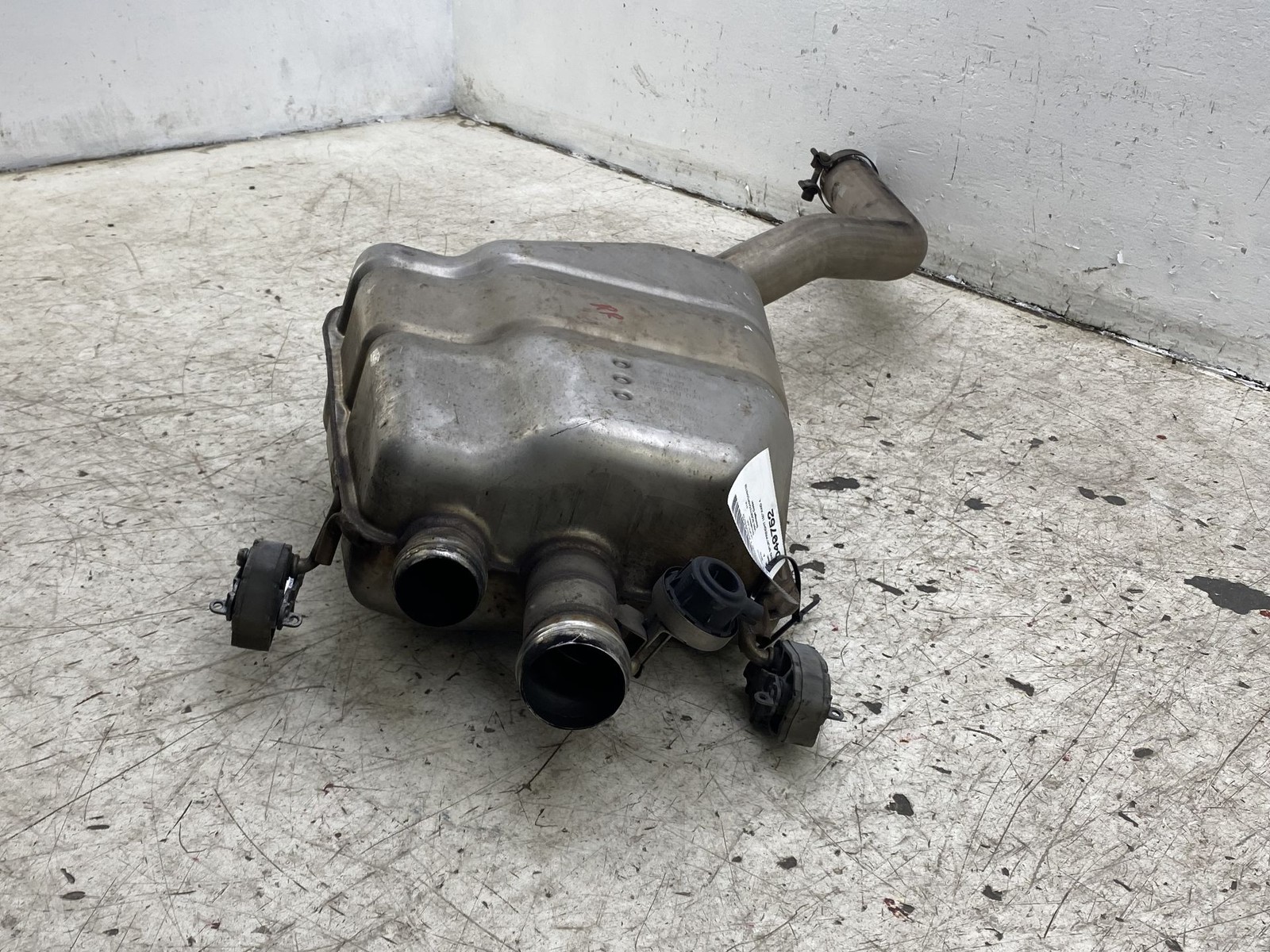 2014-2018 BENTLEY FLYING SPUR AWD 4.0L V8 REAR RIGHT SIDE EXHAUST MUFFLER PIPE