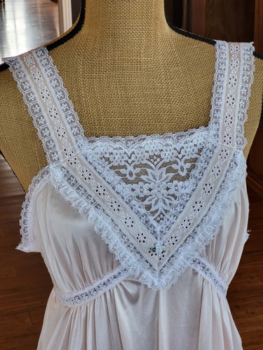 Van Raalte Large Long Pink Nightgown With A Short Lace Trimmed Shrug - Picture 7 of 12