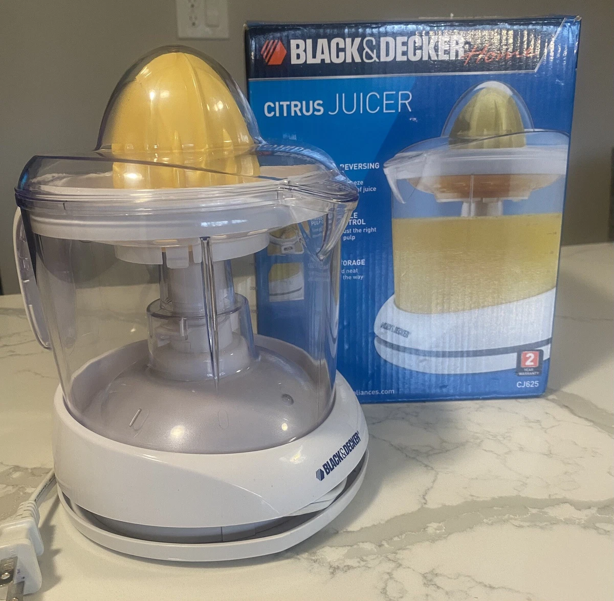 BLACK+DECKER 32oz Citrus Juicer, White