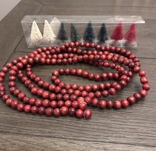 Guirnalda de árbol de Navidad cuentas de madera de arándano rojo 9 pies | Mini botella cepillo árboles