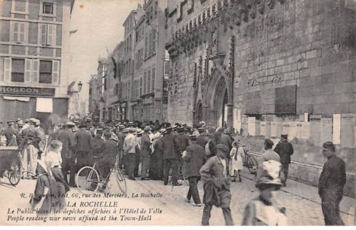 17 - LA ROCHELLE - SAN23959 - The Public Reading the Dispatches Posted at the H - Picture 1 of 2