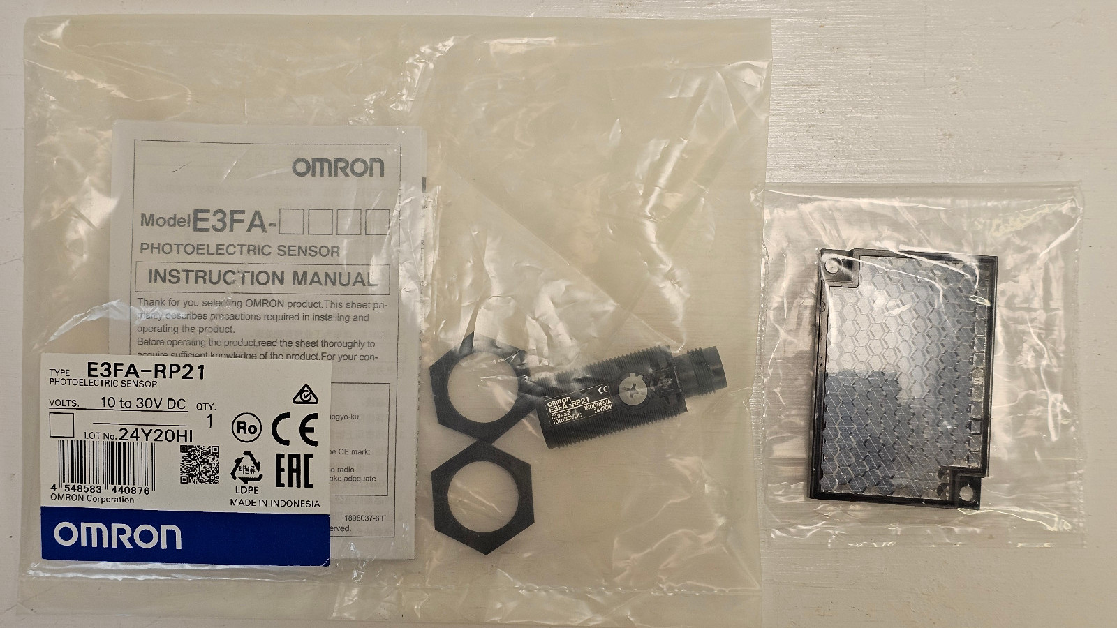 Omron E3FA-RP21 Photoelectric Sensor NEW+PEPPERL+FUCHS H60-113947 REFLECTOR NOB