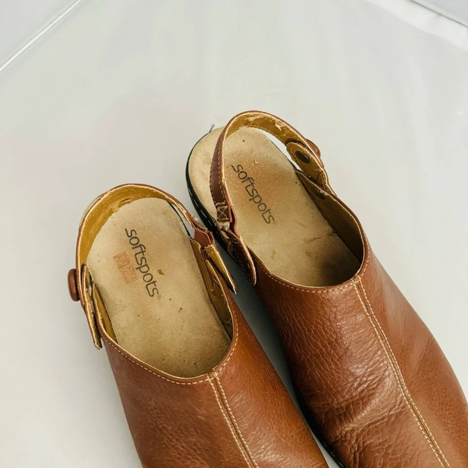 Zuecos para mujer Softspots de cuero marrón con tacón grueso talla 8,5 Foto 4 de 4