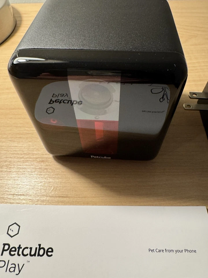 Cámara interactiva para mascotas Petcube Play Wi-Fi para mascotas 1080P con láser negro carbón Foto 2 de 4