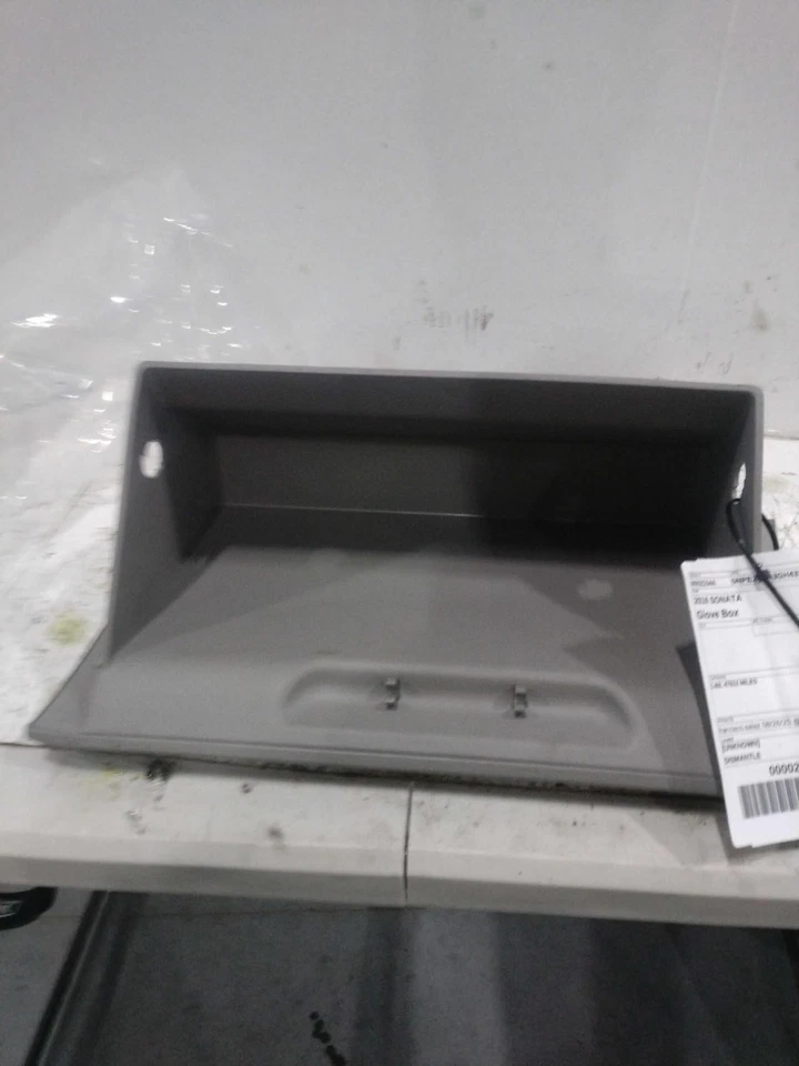 Hyundai Sonata 2016 guantera plateada usada OEM 3935719 47 k millas Foto 2 de 4