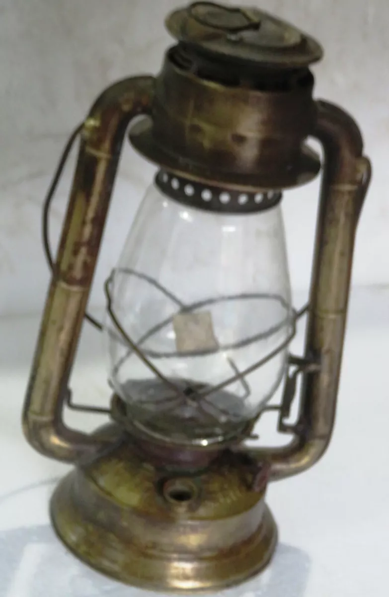 Antique DIETZ JUNIOR NY USA kerosene oil lamp lantern writing