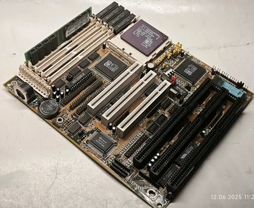 Overclockers SET Lucky Star LS-486E Motherboard + AMD Am5x86-133@150 Mhz + 16 MB