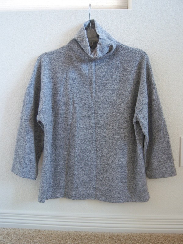 Basic women's medium gray turtleneck, 3/4 length sleeves, loose casual fit