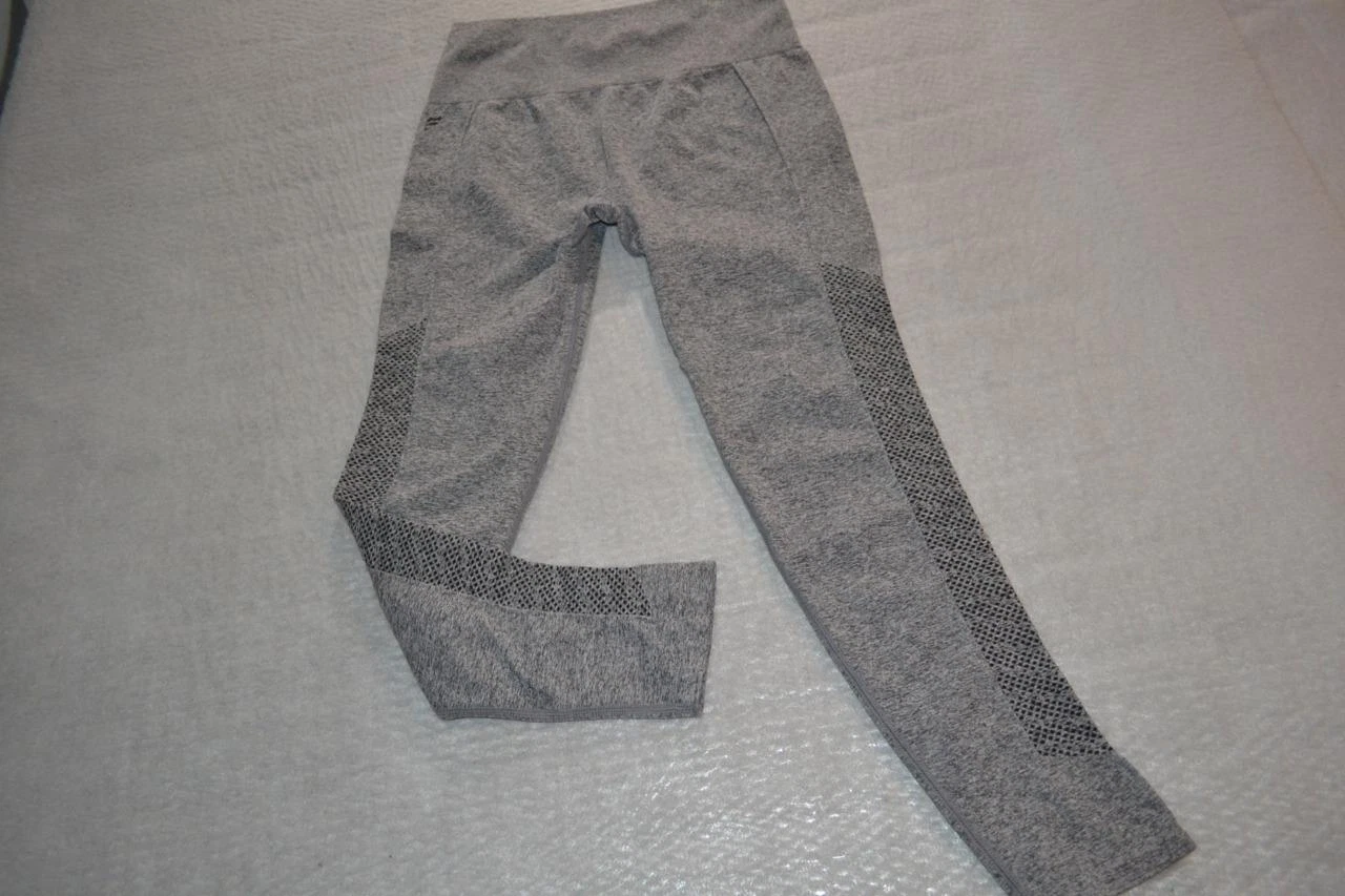 fabletics gym capris leggings