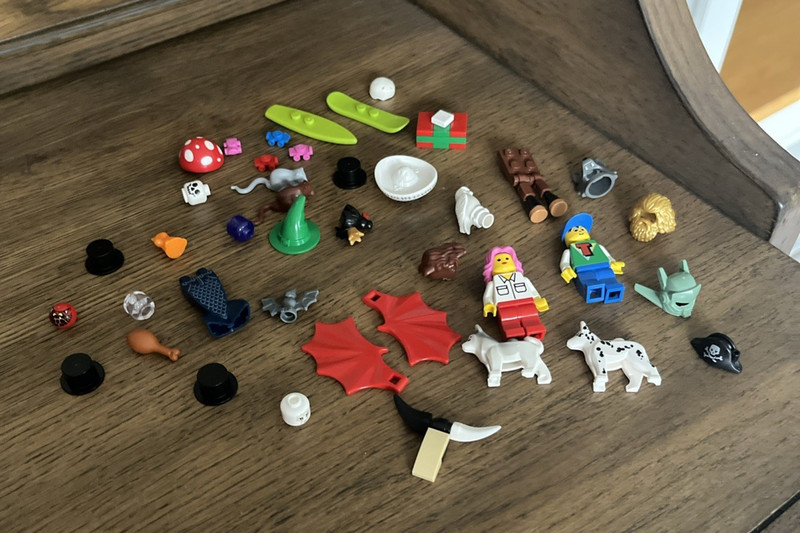 Lot of Lego Minifigures/head/hats/pets/toys/sports
