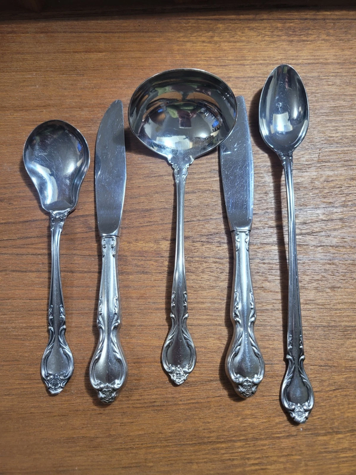 5 Pc International Silver Lyon QUEEN'S FANCY Stainless Serving Set Spoons Knives