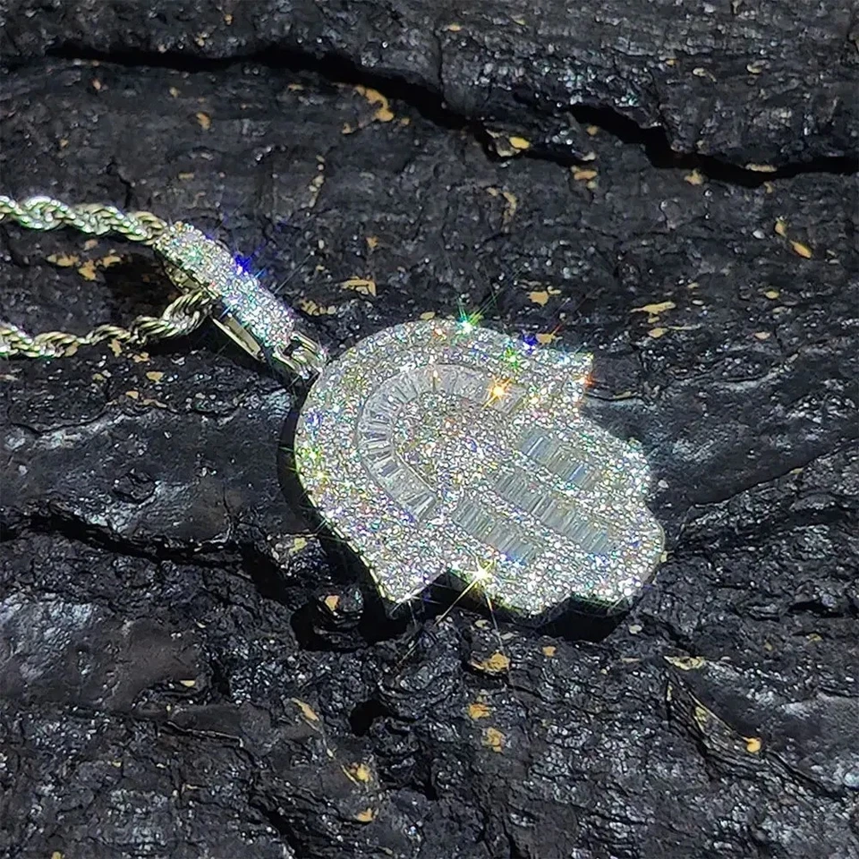 Colgante Hamsa Mano Brillante AAA+CZ de 2 Pulgadas Sin Cadena Chapado en Oro Amarillo Foto 4 de 4