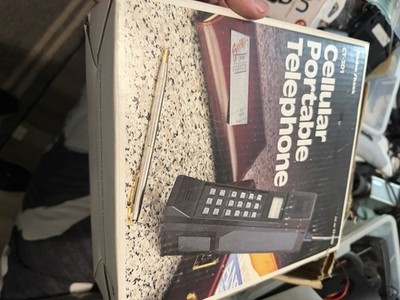 Vintage Portable BRICK CELL Phone CT-301 Radio Shack  17-1050A NIB Charge Stand