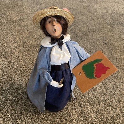 2000 BYERS CHOICE THE CAROLERS WOMAN ARTIST W/ PAINTING 13'' E.U.C.