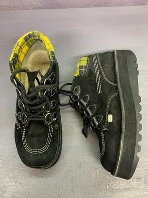 KicKers suede black +yellow boots.