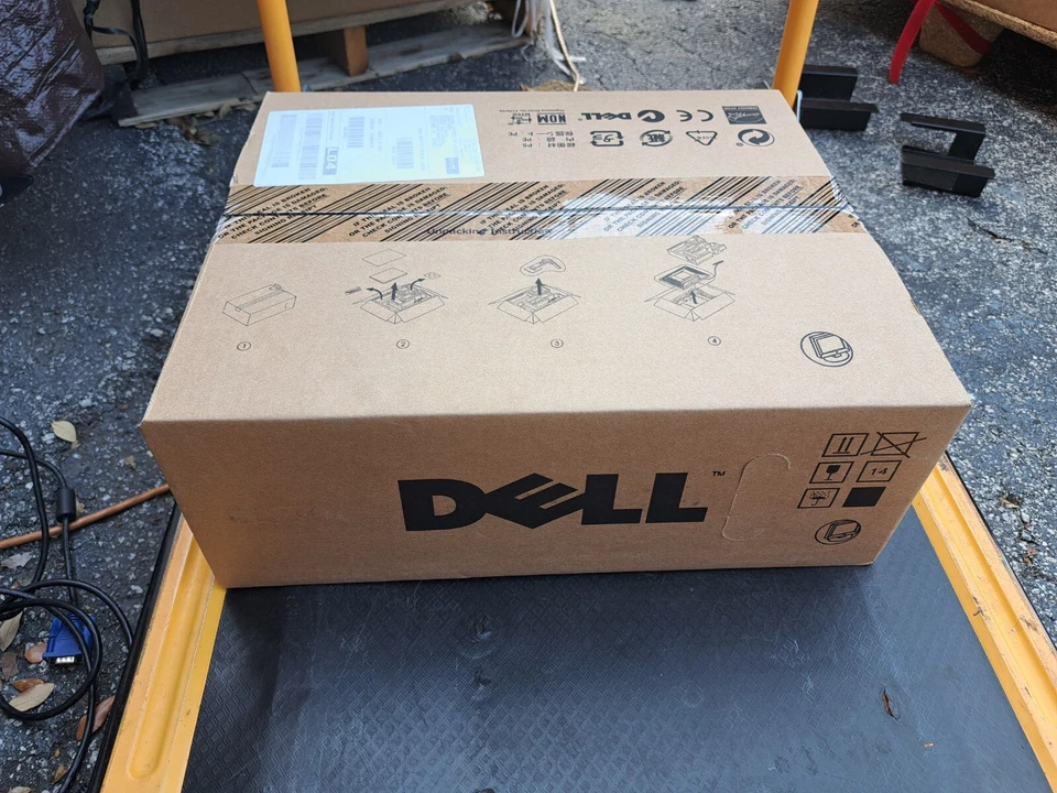 Dell E178FP 17"  1280 x 1024 5:4 TN Flat Panel LCD Monitor VGA 5ms 800:1  - Image 3 of 3