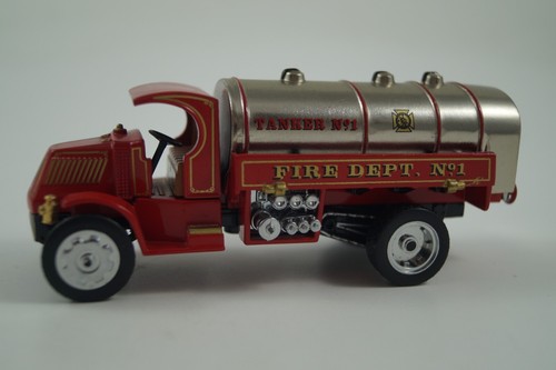 Matchbox Models of yesteryear Modellauto YFE11 1923 Mack AC Water Tanker - 第 1/6 張圖片
