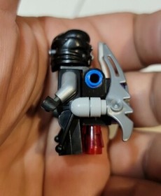 Lego Ninjago Nindroid Warrior Minifigure - Rebooted Mask Hood and Jet Pack C16