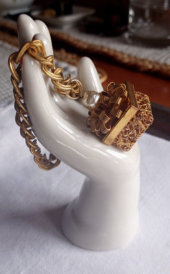 Rare Vintage MIRIAM HASKELL Signed Gold Gilt GIFT BOX Baroque Pearl Bracelet