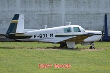 PHOTO  AEROPLANE MOONEY M20E CHAPPARAL 'F-BXLM' C/N 21-1177 BUILT 1975 LOGNES' E