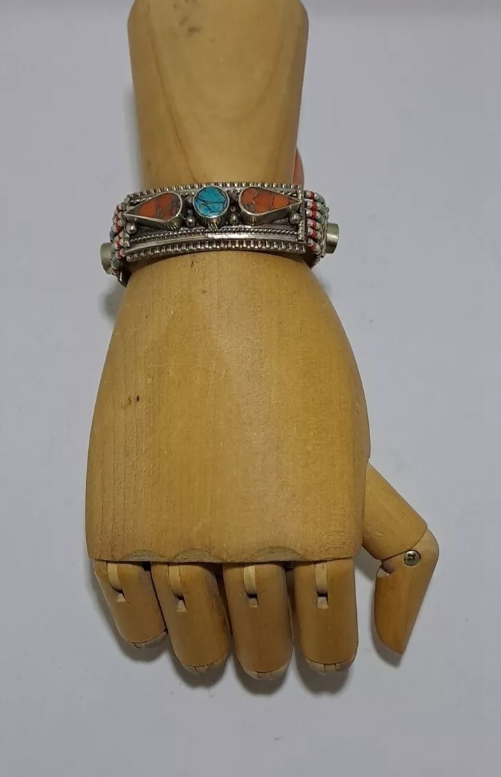 Bracelet tibétain en pierres naturelles pour un style bohème au quotidien
