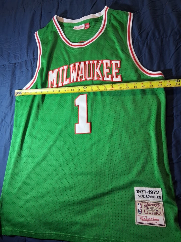Mitchell & Ness Milwaukee Bucks Oscar Robertson Jersey Hardwood Classics 50/2XL - Image 2 of 4