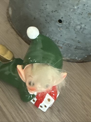 Vintage Josef Originals Green & White Pixie Elf P W/ Hair and Christmas Present - Picture 3 of 12