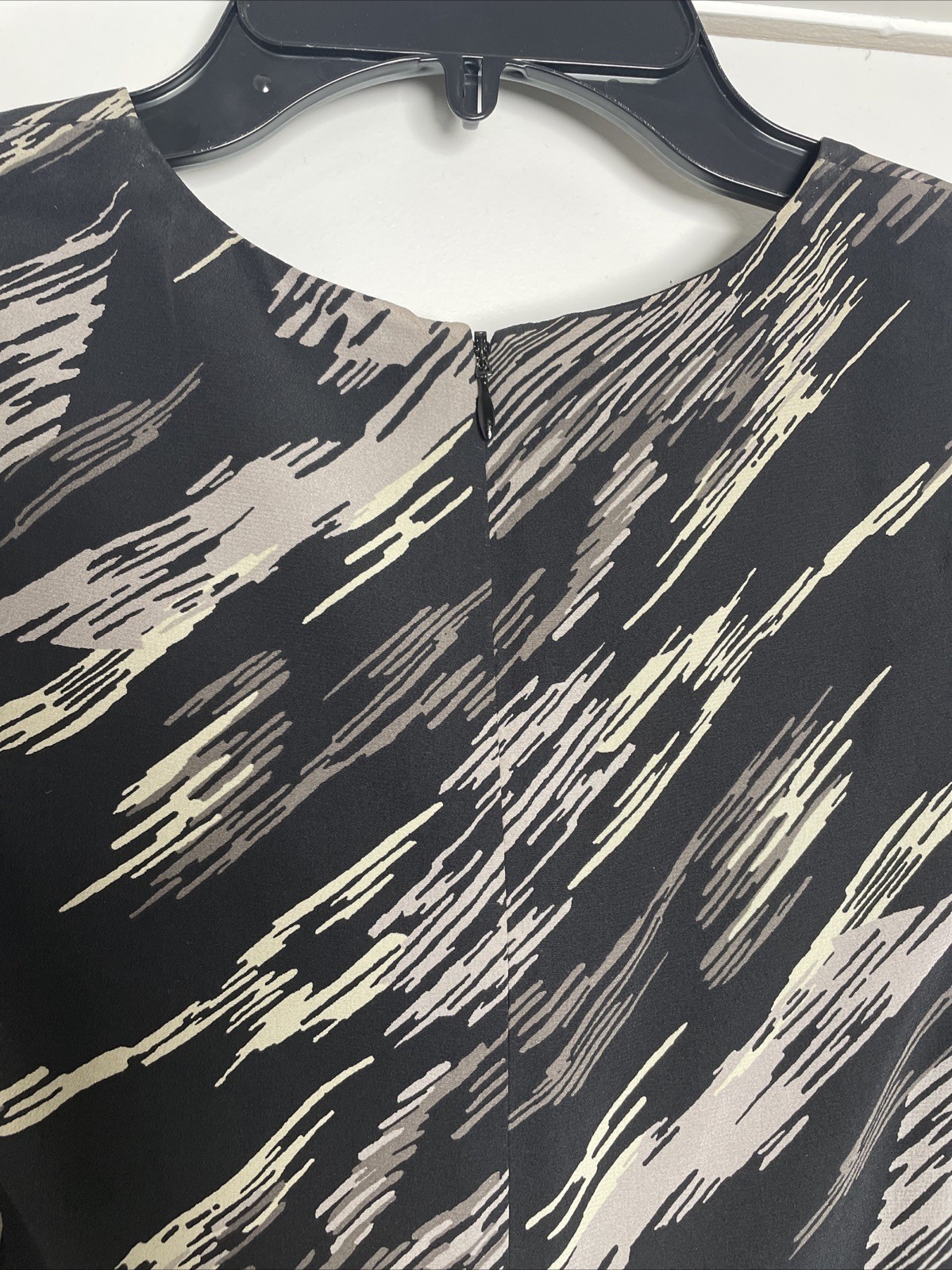 Halston Heritage Women’s Size 0 Black/Gray Swirled Flutter Sleeve Cocktail Dress