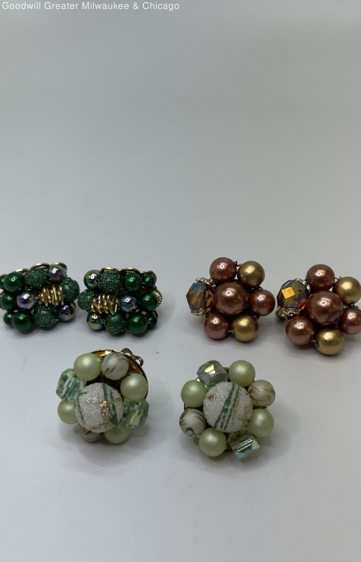 VNTG Gold Tone Multicolored Beaded Clip-on Earrings 26.0g