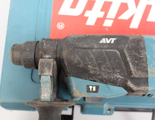 Makita HR2641 - 1" SDS-Plus AVT Rotary Hammer Drill D-Handle - Case - Picture 2 of 8