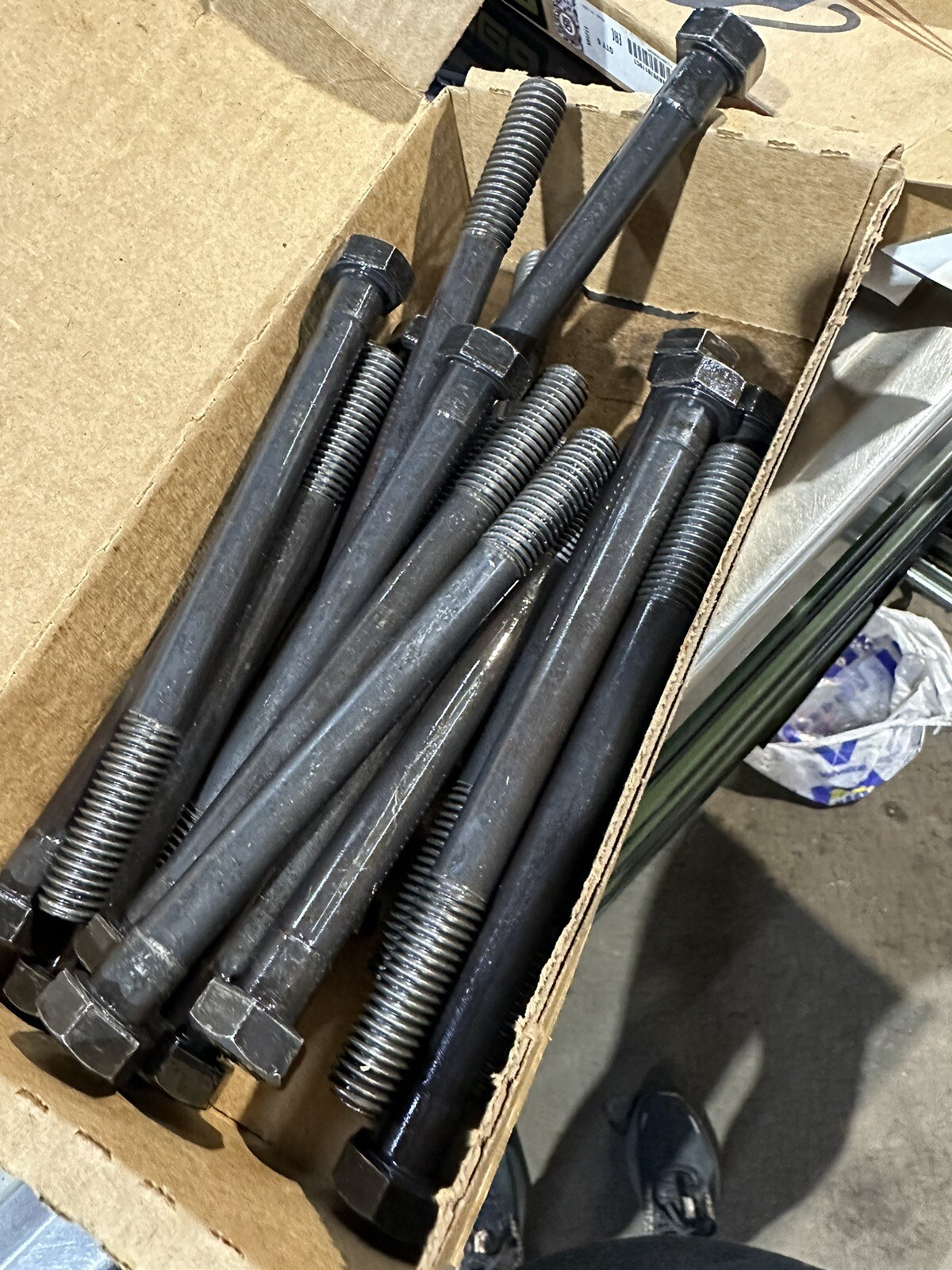 CYLINDER HEAD BOLTS SET DT466 UP TO 1993 eBay