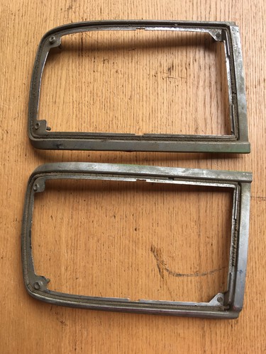 Rücklichtblende BMW 1802 rechts und links 220630010200 l + r