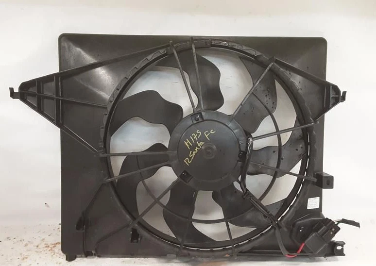 2010-2012 Hyundai Santa Fe Electric Cooling Fan Assembly - Image 2 of 2