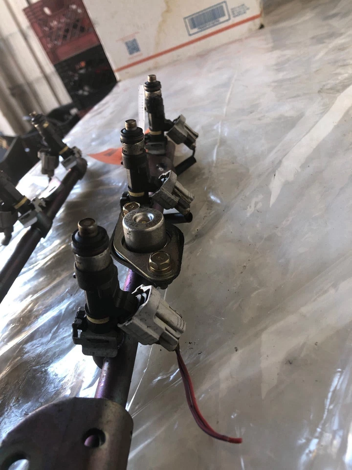 Nissan Máxima SE 2005 inyección de riel de combustible con conjunto de motor inyector sedán fabricante de equipos originales Foto 4 de 4