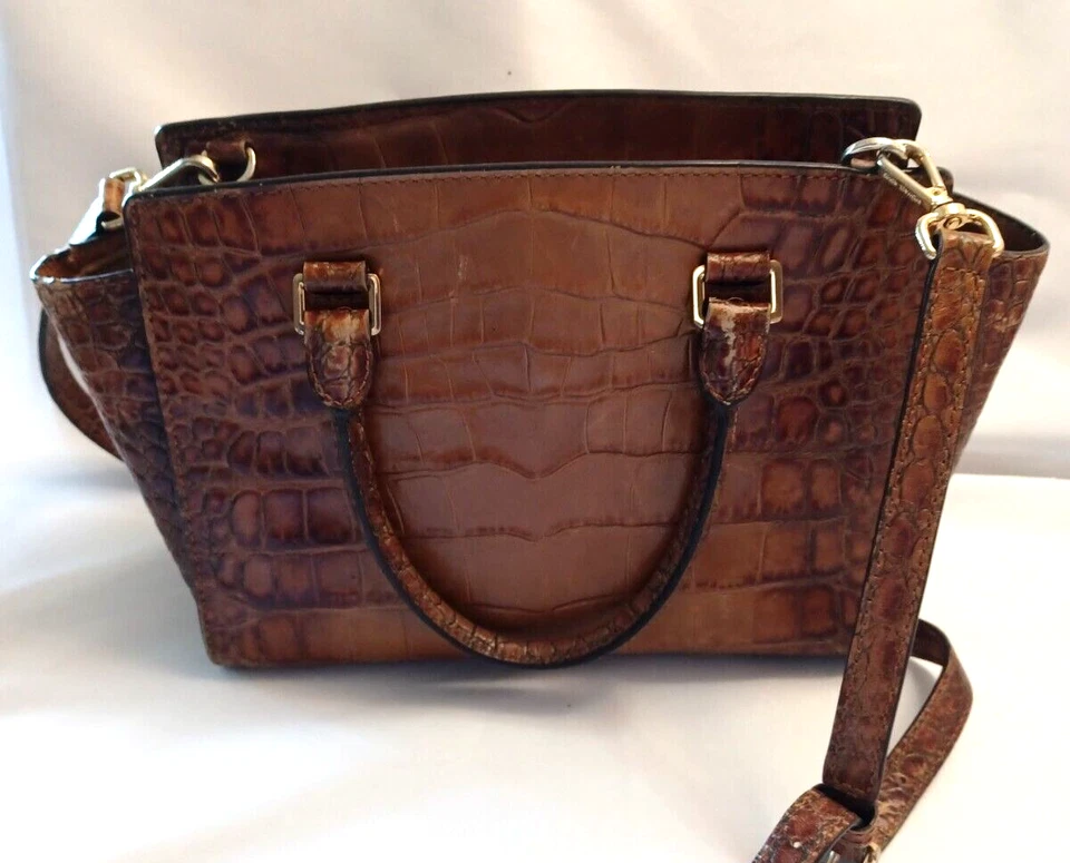 Сумка через плечо MICHAEL KORS из крокодиловой тисненой кожи SELMA, поврежденная молния - Изображение 3 из 4