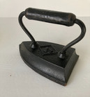 Vintage Cast Iron Flat Iron #7 with Copper Engraving on Base — photo 2