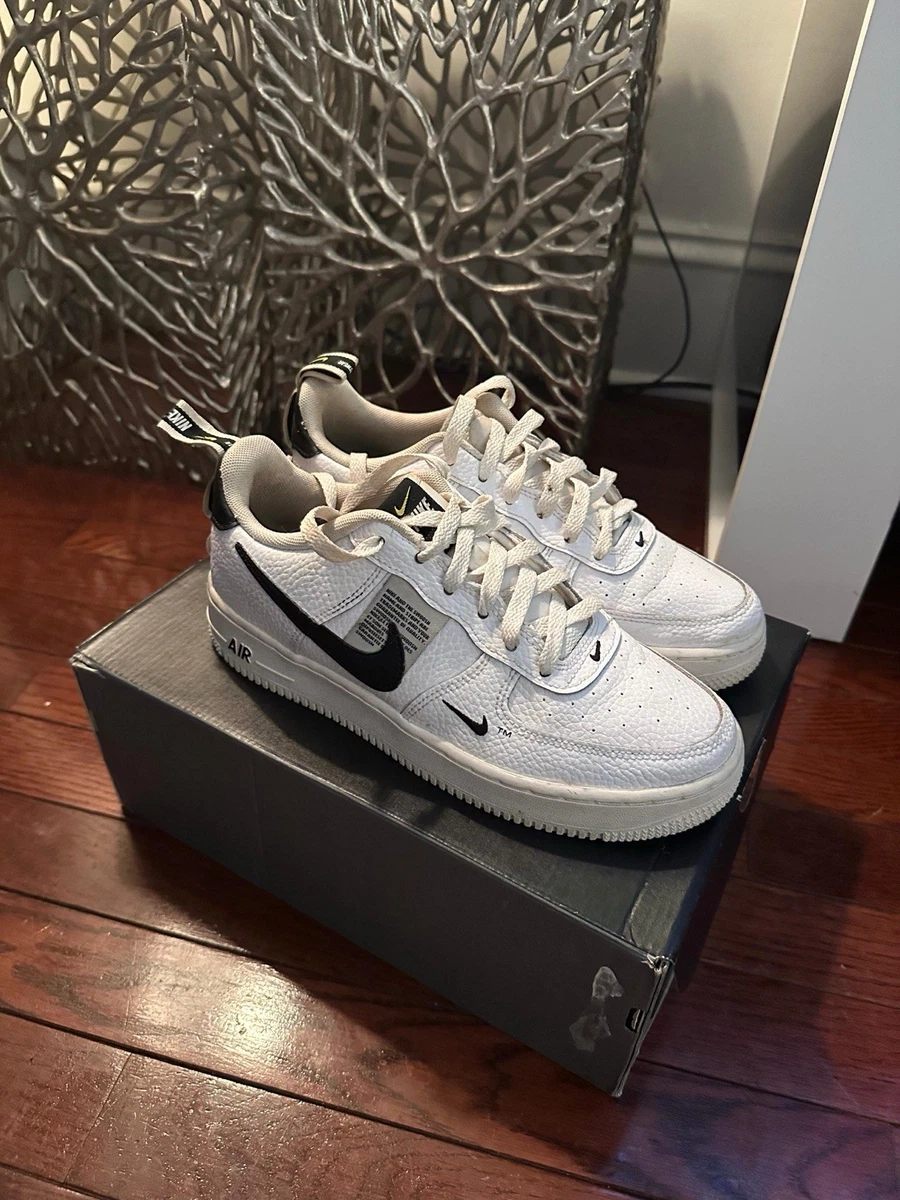 Preços baixos em Nike Air Force 1 Utility White Black | eBay