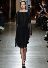RUNWAY. Oscar de la Renta Silk Midi Length Dress Size: 14