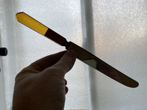 Vintage Two Tone Apple Juice Red & Butterscotch Yellow Bakelite Catalin Knife - 第 1/7 張圖片