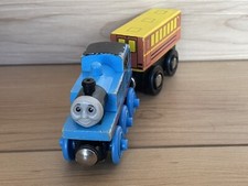 Thomas Wooden Railway Lot Passenger Coach Car 2003 Set