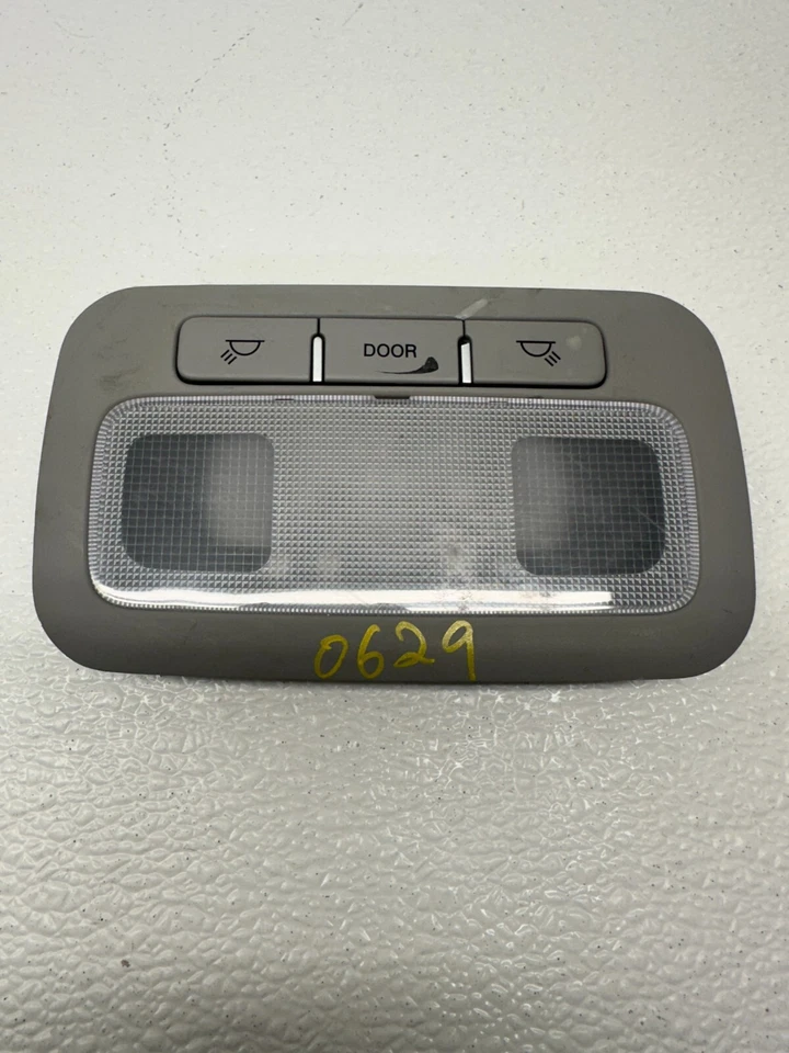 2008 2012 HYUNDAI VERACRUZ REAR CARGO DOME LIGHT 92620-3J000 OEM 200629 - Image 2 of 4