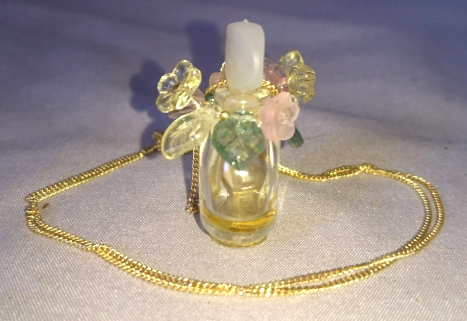 ANCIEN ÉCHANTILLON MINIATURE HP PARFUM PENDENTIF 1970 avec motif fleurs verre - Photo 2/3