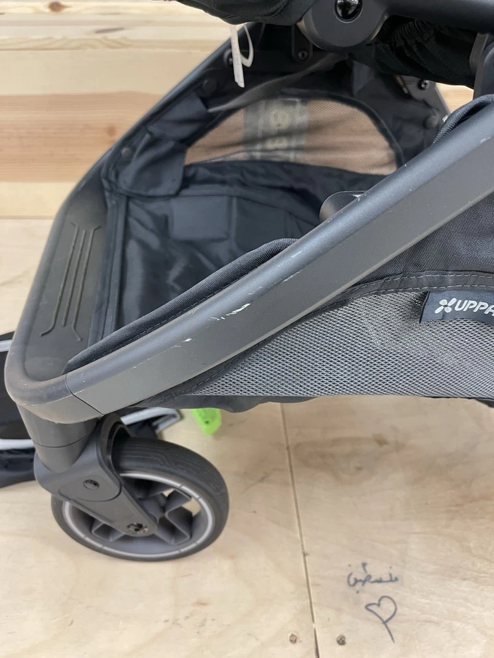 UPPAbaby Minu V3 Jake Black Lightweight Stroller- 3 Month Old Child to 50lb - Image 4 of 4